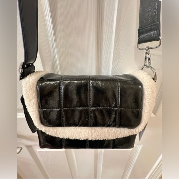 NWT Black Quilted Crossbody Bag w/ Cream Sherpa Trim, Trendy Y2K Winter Purse - Picture 3 of 15